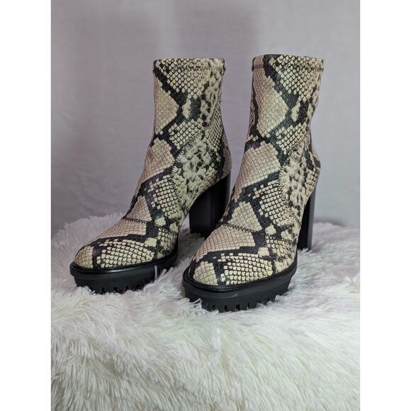 Vince Camuto Sz 7 Erettie Lug Sole Platform Block Heel Booties Black/White Snake - Picture 6 of 10